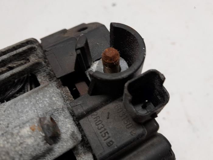 Dynamo van een Citroën C3 Picasso (SH) 1.4 16V VTI 95 2009