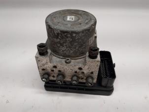 Gebruikte ABS Pomp Renault Trafic (1FL/2FL/3FL/4FL) 1.6 dCi 95 Prijs € 157,50 Margeregeling aangeboden door Reclycar De Boer BV