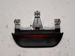 Gebruikte Extra Remlicht midden Dacia Duster (HS) 1.6 SCe 115 16V Prijs € 26,25 Margeregeling aangeboden door Reclycar De Boer BV