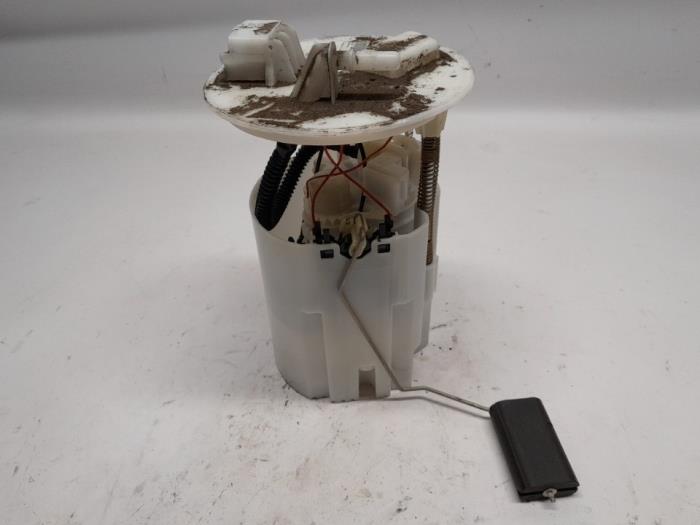 Gebruikte Tank element Pomp Renault Twingo III (AH) 1.0 SCe 70 12V Prijs € 52,50 Margeregeling aangeboden door Reclycar De Boer BV