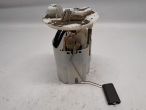 Gebruikte Tank element Pomp Renault Twingo III (AH) 1.0 SCe 70 12V Prijs € 52,50 Margeregeling aangeboden door Reclycar De Boer BV