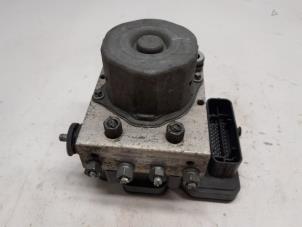 Gebruikte ABS Pomp Renault Twingo III (AH) 1.0 SCe 70 12V Prijs € 52,50 Margeregeling aangeboden door Reclycar De Boer BV