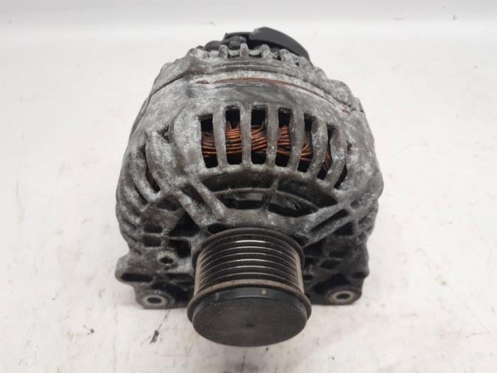 Gebruikte Dynamo Volkswagen Touareg (7LA/7L6) 3.2 V6 24V Prijs € 105,00 Margeregeling aangeboden door Reclycar De Boer BV