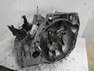 Gebruikte Versnellingsbak Renault Clio IV (5R) 0.9 Energy TCE 90 12V Prijs € 420,00 Margeregeling aangeboden door Reclycar De Boer BV