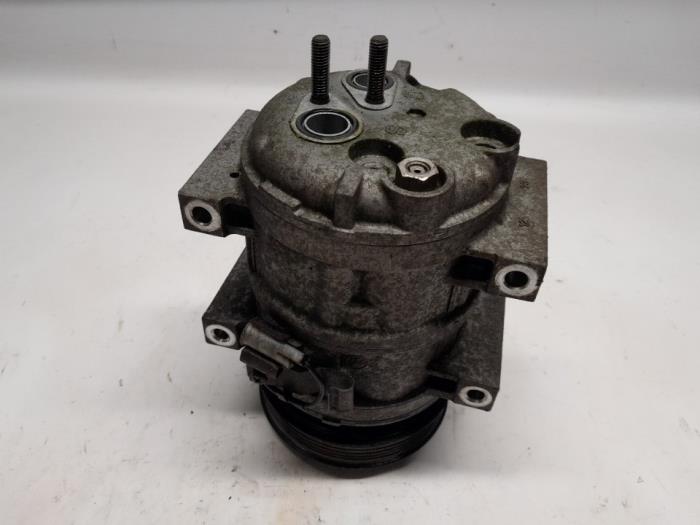 Gebruikte Pomp Airco Volvo V40 (VW) 2.0 16V Prijs € 42,00 Margeregeling aangeboden door Reclycar De Boer BV