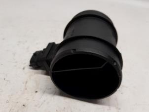 Gebruikte Luchthoeveelheidsmeter Opel Combo 1.6 CDTI 16V Prijs € 31,50 Margeregeling aangeboden door Reclycar De Boer BV