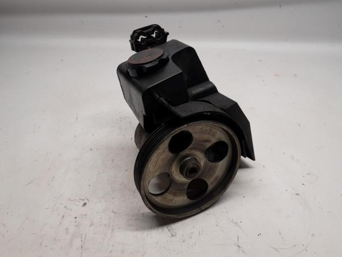 Gebruikte Servopomp Peugeot 206+ (2L/M) 1.4 XS Prijs € 78,75 Margeregeling aangeboden door Reclycar De Boer BV