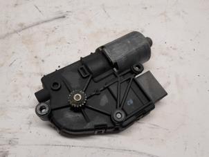 Gebruikte Schuifdak Motor Seat Alhambra (7N) 2.0 TDI 16V Prijs € 78,75 Margeregeling aangeboden door Reclycar De Boer BV