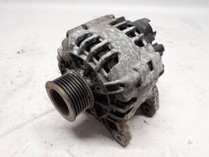 Gebruikte Alternator Renault Clio III (BR/CR) 1.2 16V 75 Prijs op aanvraag aangeboden door Reclycar De Boer BV