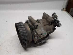 Gebruikte Aircopomp Renault Clio III (BR/CR) 1.2 16V 75 Prijs op aanvraag aangeboden door Reclycar De Boer BV