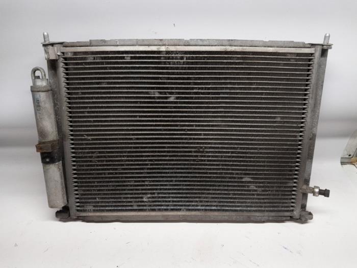 Gebruikte Radiateur Renault Clio III (BR/CR) 1.2 16V 75 Prijs € 78,75 Margeregeling aangeboden door Reclycar De Boer BV