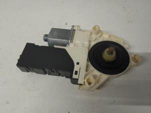 Gebruikte Raammotor Portier Peugeot 407 SW (6E) 2.0 16V Prijs op aanvraag aangeboden door Reclycar De Boer BV