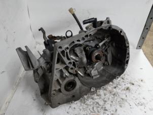 Gebruikte Versnellingsbak Renault Megane II (BM/CM) 1.6 16V Prijs € 210,00 Margeregeling aangeboden door Reclycar De Boer BV