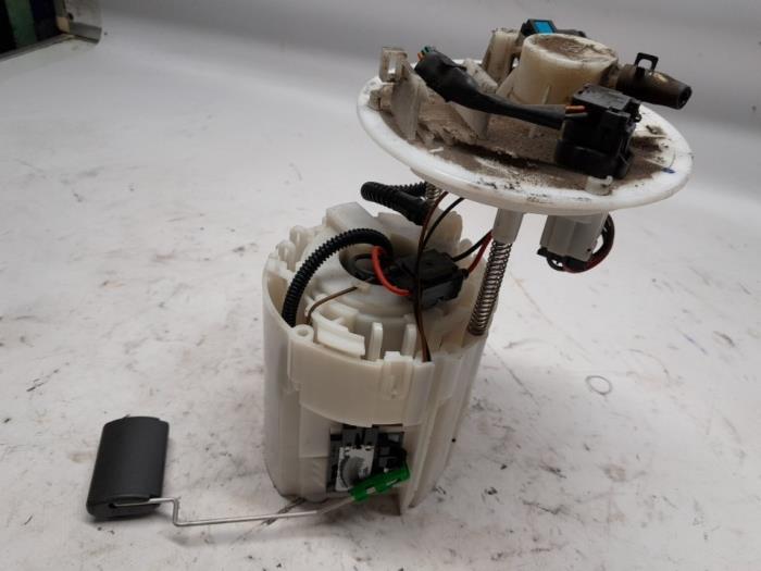 Gebruikte Tank element Pomp Kia Rio IV (YB) 1.0i T-GDi 100 12V Prijs € 52,50 Margeregeling aangeboden door Reclycar De Boer BV