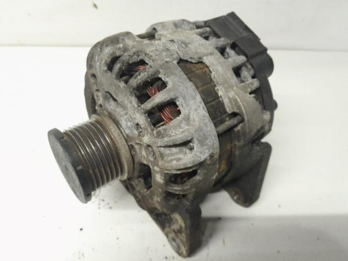 Gebruikte Dynamo Renault Clio IV Estate/Grandtour (7R) 0.9 Energy TCE 12V Prijs € 36,75 Margeregeling aangeboden door Reclycar De Boer BV