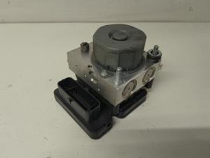 Gebruikte ABS Pomp Renault Clio IV Estate/Grandtour (7R) 0.9 Energy TCE 12V Prijs € 52,50 Margeregeling aangeboden door Reclycar De Boer BV