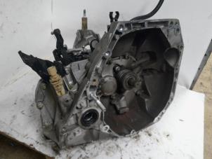 Gebruikte Versnellingsbak Dacia Duster (HS) 1.6 SCe 115 16V Prijs € 682,50 Margeregeling aangeboden door Reclycar De Boer BV