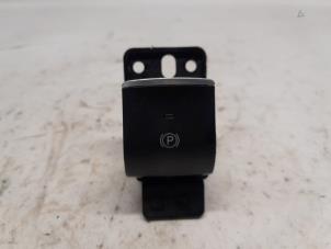 Gebruikte Schakelaar handrem Alfa Romeo Giulia (952) 2.2d 150 16V Prijs € 31,50 Margeregeling aangeboden door Reclycar De Boer BV