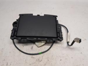 Gebruikte Display Multi Media regelunit Peugeot 3008 I (0U/HU) 1.2 e-THP PureTech 130 Prijs € 262,50 Margeregeling aangeboden door Reclycar De Boer BV