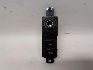 Gebruikte Bediening boordcomputer Peugeot 208 I (CA/CC/CK/CL) 1.2 Vti 12V PureTech 82 Prijs € 21,00 Margeregeling aangeboden door Reclycar De Boer BV