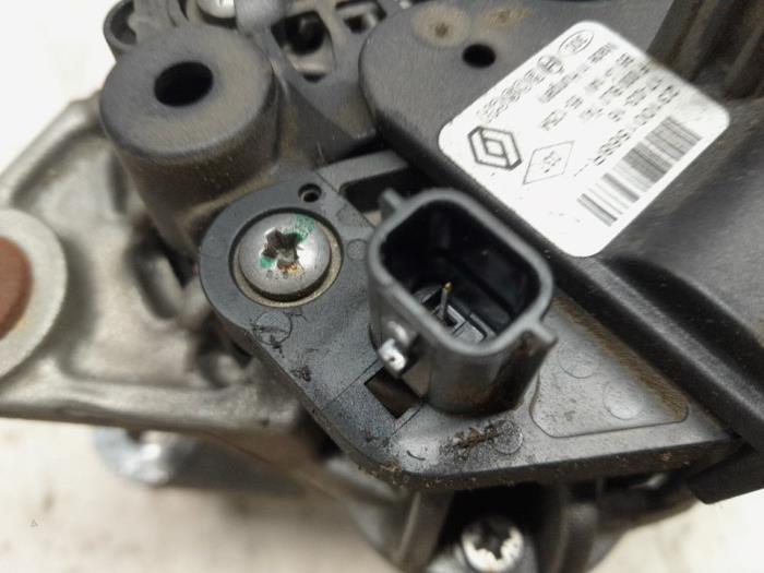 Dynamo van een Dacia Duster (HS) 1.6 SCe 115 16V 2017