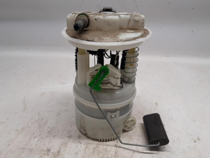 Gebruikte Tank element Pomp Dacia Duster (HS) 1.6 SCe 115 16V Prijs € 52,50 Margeregeling aangeboden door Reclycar De Boer BV
