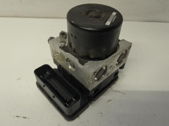 Gebruikte ABS Pomp Ford C-Max (DXA) 1.6 SCTi 16V Prijs € 69,30 Margeregeling aangeboden door Reclycar De Boer BV