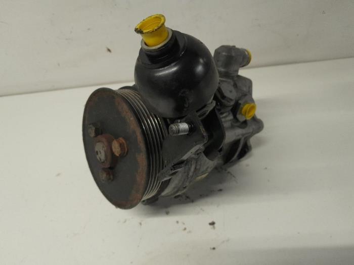 Gebruikte Pomp Servo BMW 7 serie (E65/E66/E67) 735i,Li 3.6 V8 32V Prijs € 52,50 Margeregeling aangeboden door Reclycar De Boer BV
