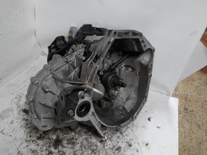 Gebruikte Versnellingsbak Renault Scénic III (JZ) 1.5 dCi 105 Prijs € 183,75 Margeregeling aangeboden door Reclycar De Boer BV