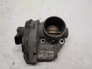 Gebruikte Gasklephuis Ford Fiesta 5 (JD/JH) 1.25 16V Prijs € 52,50 Margeregeling aangeboden door Reclycar De Boer BV