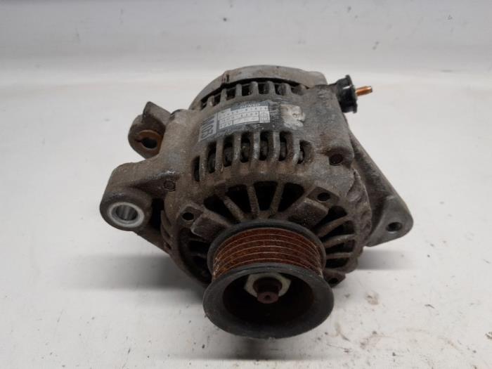 Gebruikte Dynamo Daihatsu Materia 1.5 16V 4x4 Prijs € 42,00 Margeregeling aangeboden door Reclycar De Boer BV