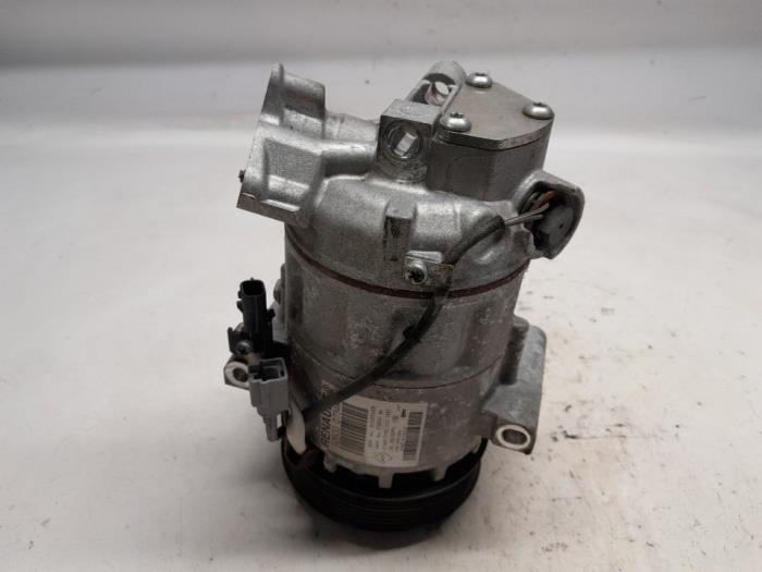 Gebruikte Aircopomp Renault Clio IV (5R) 0.9 Energy TCE 90 12V Prijs € 131,25 Margeregeling aangeboden door Reclycar De Boer BV