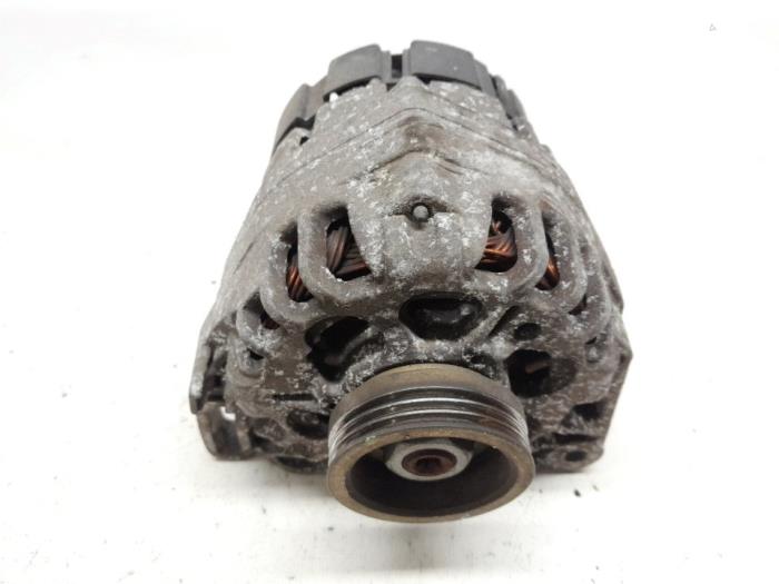 Gebruikte Dynamo Renault Twingo (C06) 1.2 Prijs € 36,75 Margeregeling aangeboden door Reclycar De Boer BV