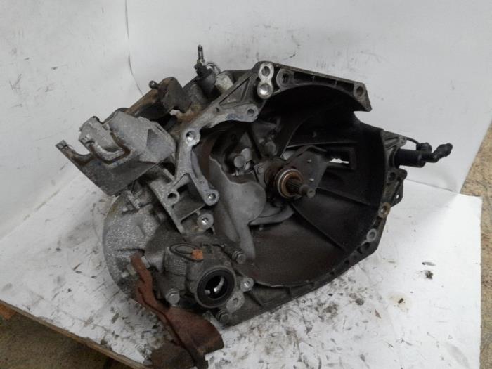 Gebruikte Versnellingsbak Peugeot 307 (3A/C/D) 1.6 16V Prijs € 210,00 Margeregeling aangeboden door Reclycar De Boer BV