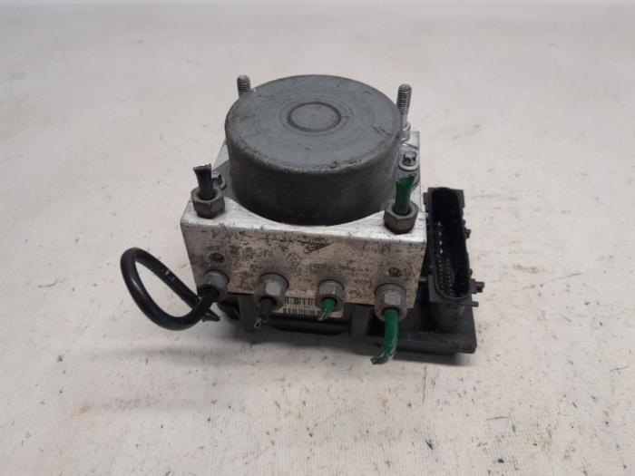 Gebruikte ABS Pomp Renault Modus/Grand Modus (JP) 1.6 16V Prijs € 37,80 Margeregeling aangeboden door Reclycar De Boer BV