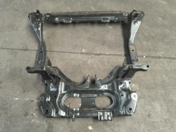 Gebruikte Subframe Renault Austral 1.2 Mild Hybrid Advanced 130 Prijs € 367,50 Margeregeling aangeboden door Reclycar De Boer BV
