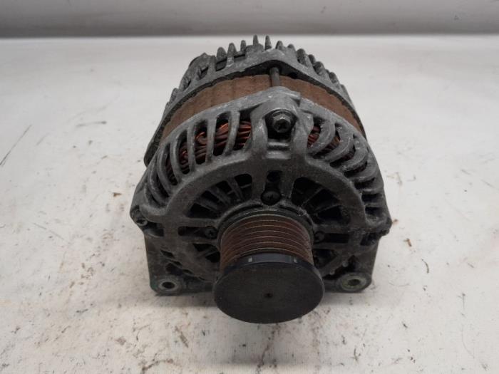 Gebruikte Alternator Renault Koleos I 2.0 dCi 16V 4x4 Prijs € 33,60 Margeregeling aangeboden door Reclycar De Boer BV