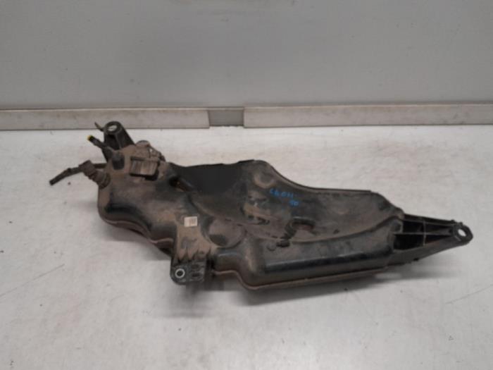 Gebruikte Tank adblue Seat Leon (5FB) 2.0 TDI Ecomotive 16V Prijs € 157,50 Margeregeling aangeboden door Reclycar De Boer BV