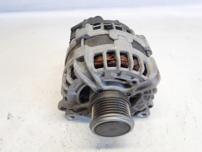 Gebruikte Dynamo Seat Leon (5FB) 2.0 TDI Ecomotive 16V Prijs € 115,50 Margeregeling aangeboden door Reclycar De Boer BV
