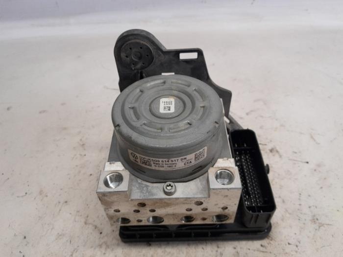 Gebruikte ABS Pomp Seat Leon (5FB) 2.0 TDI Ecomotive 16V Prijs € 110,25 Margeregeling aangeboden door Reclycar De Boer BV