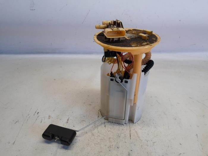 Gebruikte Tank element Pomp Renault Megane IV Estate (RFBK) 1.5 Energy dCi 110 Prijs € 80,85 Margeregeling aangeboden door Reclycar De Boer BV