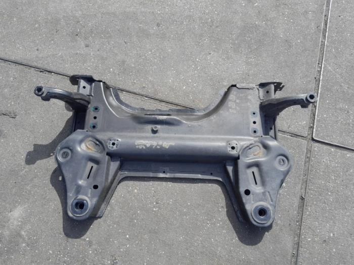 Gebruikte Subframe Peugeot 208 II (UB/UH/UP) 1.2 Vti 12V PureTech 75 Prijs € 131,25 Margeregeling aangeboden door Reclycar De Boer BV