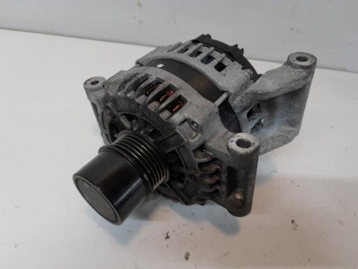 Gebruikte Dynamo Opel Karl 1.0 12V Prijs € 47,25 Margeregeling aangeboden door Reclycar De Boer BV