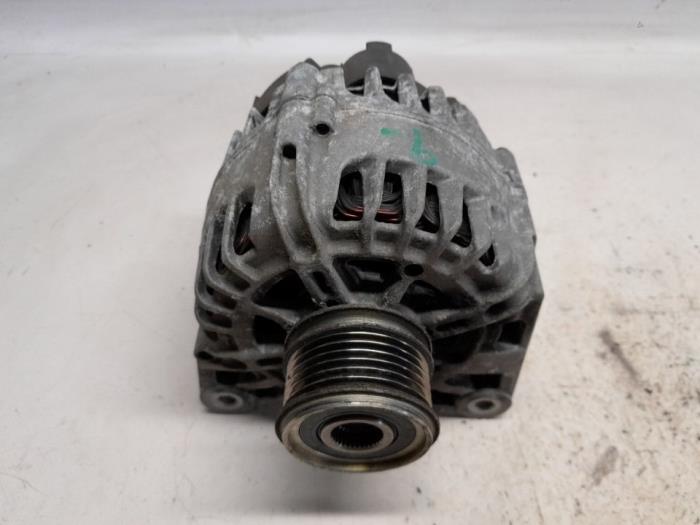 Gebruikte Dynamo Renault Captur I (2R) 1.5 Energy dCi 110 FAP Prijs € 71,40 Margeregeling aangeboden door Reclycar De Boer BV