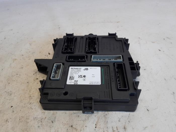 Gebruikte Bodycontrol Module Renault Austral 1.2 Mild Hybrid Advanced 130 Prijs € 341,25 Margeregeling aangeboden door Reclycar De Boer BV
