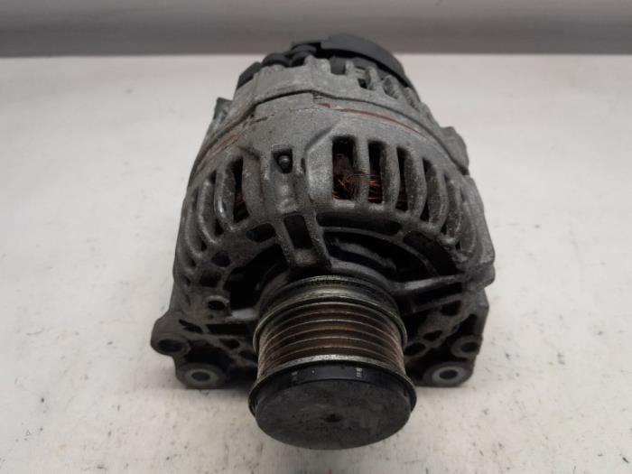Gebruikte Dynamo Skoda Fabia II Combi 1.6 TDI 16V 90 Prijs € 33,60 Margeregeling aangeboden door Reclycar De Boer BV