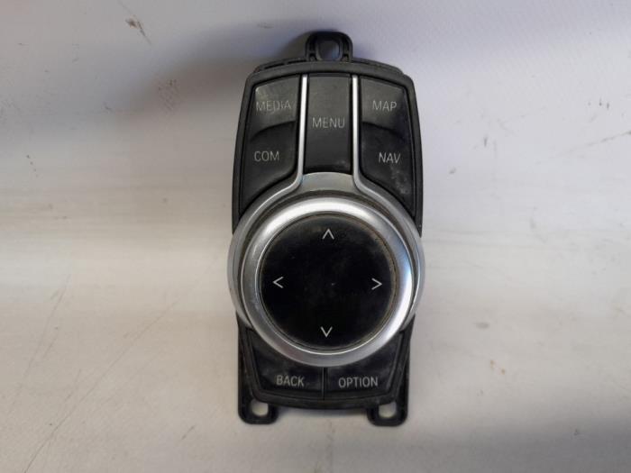 Gebruikte Bediening boordcomputer BMW 1 serie (F20) 118d 2.0 16V Prijs € 36,75 Margeregeling aangeboden door Reclycar De Boer BV
