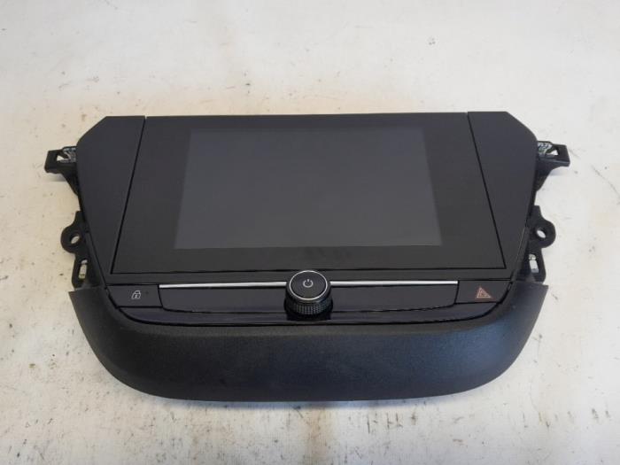 Gebruikte Display Multi Media regelunit Opel Corsa F (UB/UH/UP) 1.2 Turbo 12V 100 Prijs € 159,60 Margeregeling aangeboden door Reclycar De Boer BV