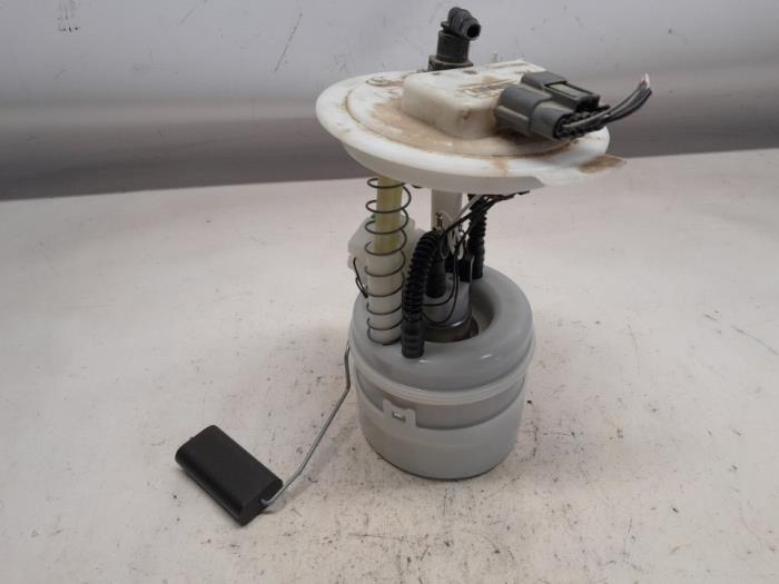 Gebruikte Tank element Pomp Dacia Sandero III 1.0 TCe 100 12V ECO-G Prijs € 93,45 Margeregeling aangeboden door Reclycar De Boer BV