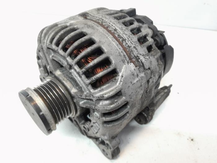 Gebruikte Dynamo Seat Leon (1P1) 1.4 TSI 16V Prijs € 28,35 Margeregeling aangeboden door Reclycar De Boer BV